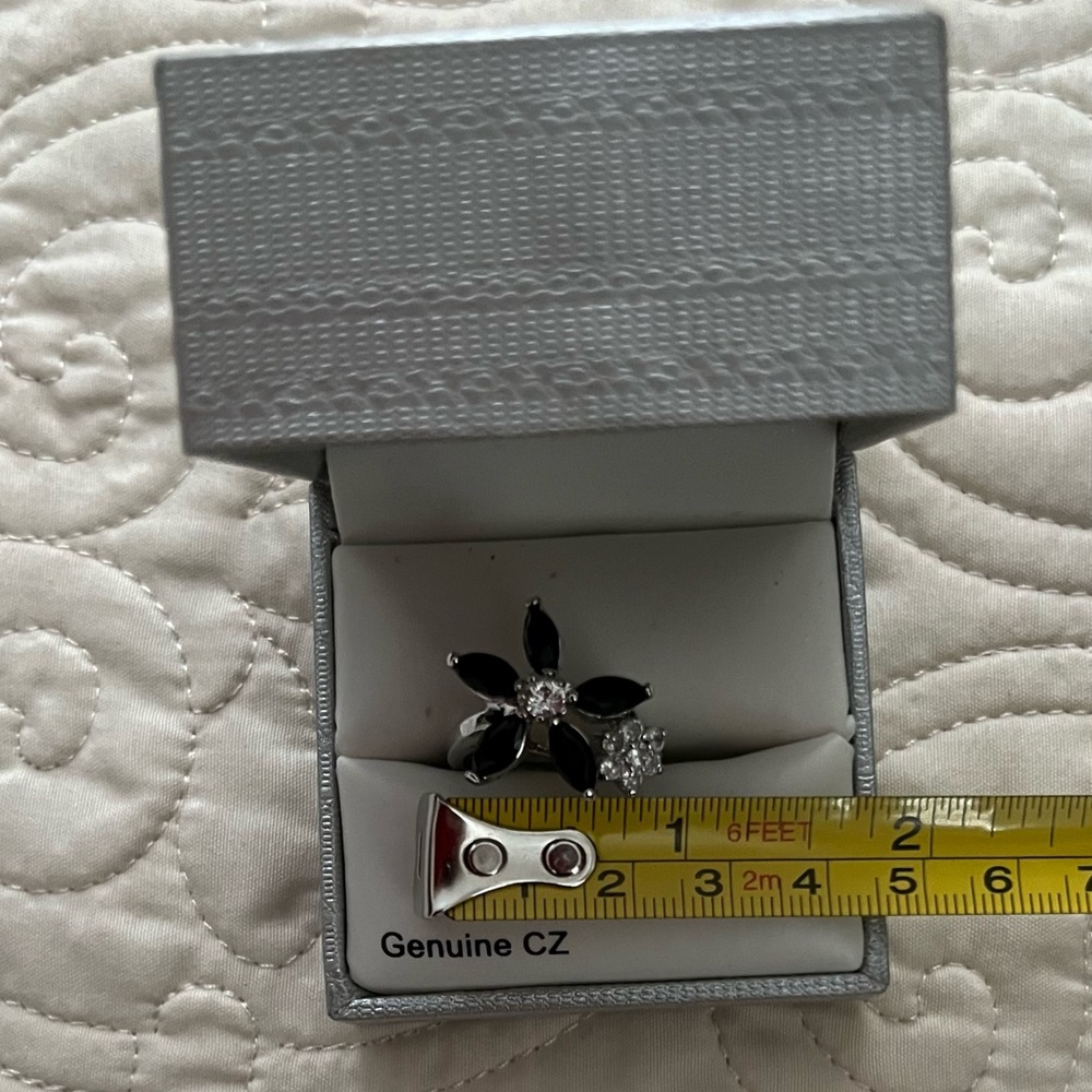 Kohl’s Silver Tone Genuine Cubic Zirconia Flower Ring Size 8